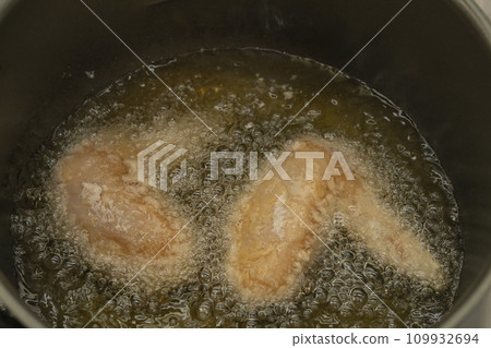 Fried chicken wings Fried chicken wings 109932694