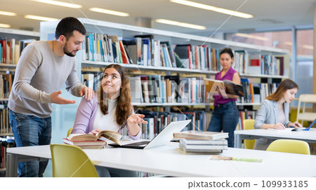 Woman and man studying together at library 109933185