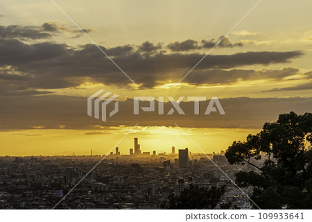 The city of Osaka bathed in the setting sun 109933641