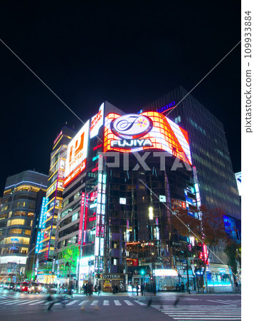Ginza evening view - Sukiyabashi intersection at night (November 2023) 109933884