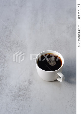 咖啡杯裡的咖啡 咖啡杯裡的咖啡 109935261