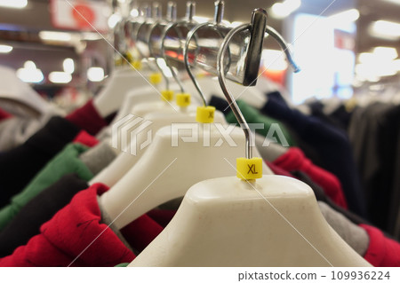 Size marker on the hanger. Size marker on the hanger. 109936224