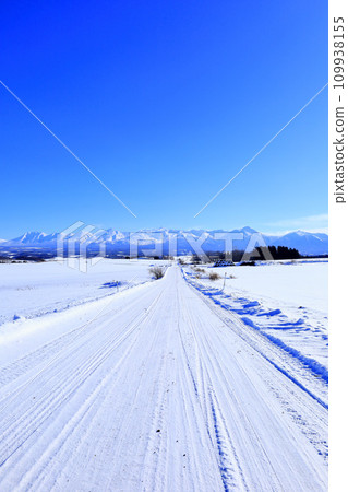 Hokkaido's winter land and snowy roads with blue skies Hokkaido's winter land and snowy roads with blue skies 109938155