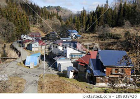 In winter, a village deep in the mountains is bathed in light and full of energy, Tadami Town, Fukushima Prefecture In winter, a village deep in the mountains is bathed in light and full of energy, Tadami Town, Fukushima Prefecture 109938420