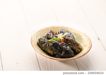 Home-cooked boiled eggplant 109939810