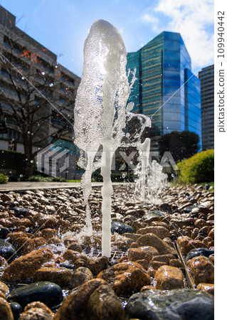 噴泉噴出的水的瞬間形狀 噴泉噴出的水的瞬間形狀 109940442