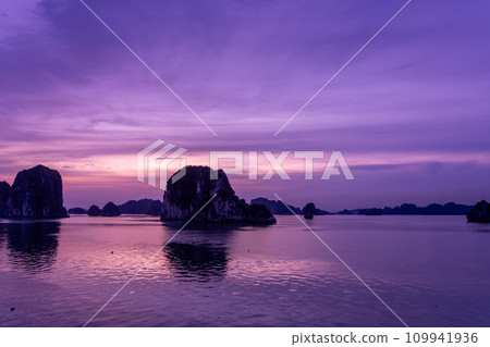 Sunset view from the deck of a cruise ship on a cruise in Halong Bay, Vietnam 109941936