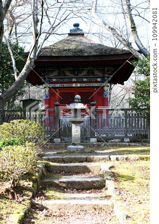 [大津市，國家指定重要文化遺產「圓成寺（三井寺）」毗沙門堂] 109942081