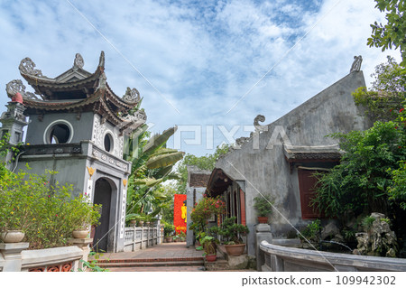 Ngoc Son Temple, located on Ngoc Son Island in Hoan Kiem Lake, Hanoi, Vietnam 109942302