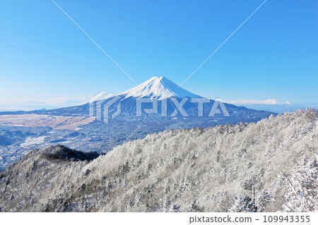 Yamanashi Prefecture, Mt. Fuji in winter Yamanashi Prefecture, Mt. Fuji in winter 109943355