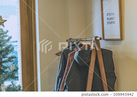 Cafe coat rack 109943942