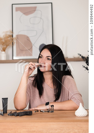 The girl sniffs small perfume samples 109944492