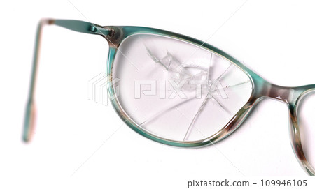 Old broken glasses isolated on white background 109946105