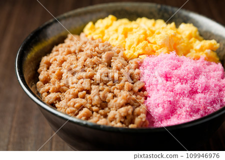 Three-color bowl Three-color bowl 109946976