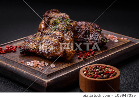 Delicious juicy beef or chicken steak with salt, spices and herbs 109947059