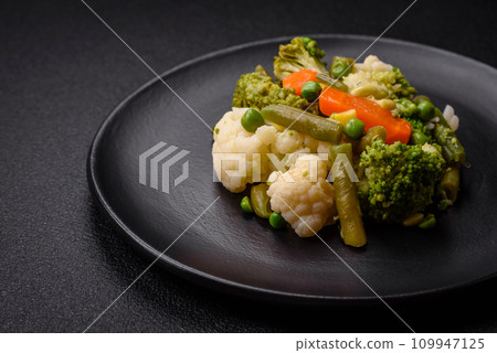 Delicious fresh vegetables steamed carrots, broccoli, cauliflower 109947125