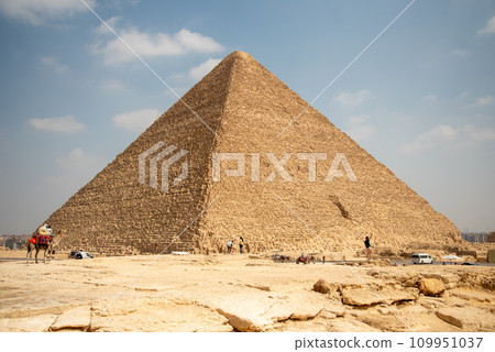 Beautiful scenery of the three great pyramids of Giza in Egypt 109951037