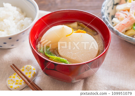 Turnip miso soup 109951079
