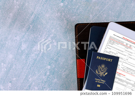 Applicants must be American citizens possess US passport in order to fill out US Voter Registration Application online 109951696