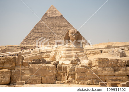 Very beautiful scenery of the Sphinx in the Pyramids of Giza, Egypt Very beautiful scenery of the Sphinx in the Pyramids of Giza, Egypt 109951802
