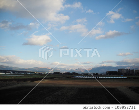 Rural landscape on a sunny day in winter Rural landscape on a sunny day in winter 109952731