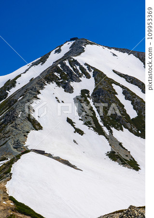 在余雪季節攀登北阿爾卑斯山的立山連峰 立山的主峰大山 109953369