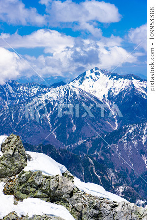 Mountain climbing in the Tateyama Mountains of the Northern Alps during the remaining snow season, the south peak of Mt. Kashima Yarigatake Mountain climbing in the Tateyama Mountains of the Northern Alps during the remaining snow season, the south peak of Mt. Kashima Yarigatake 109953388