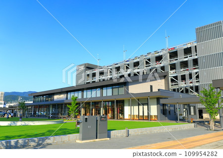 [Fukui Prefecture] Tsuruga Station West Square Park in sunny weather 109954282