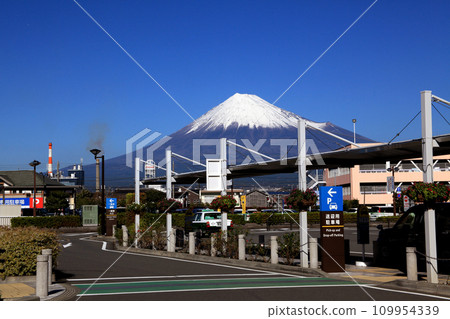 靜岡縣富士市“新富士站”，站前風景可眺望富士山 109954339