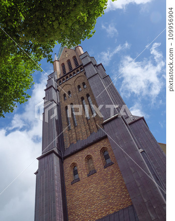 the city of Schleswig at the river schlei in germany 109956904