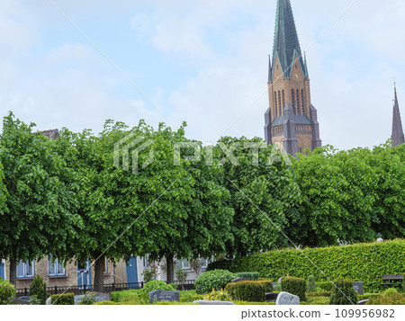 the city of Schleswig at the river schlei in germany 109956982