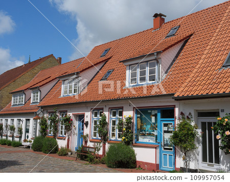 the city of Schleswig at the river schlei in germany the city of Schleswig at the river schlei in germany 109957054