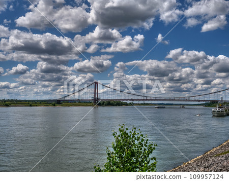 the city of emmerich at the rhine river 109957124