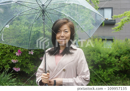 Senior woman sunblind Senior woman sunblind 109957135