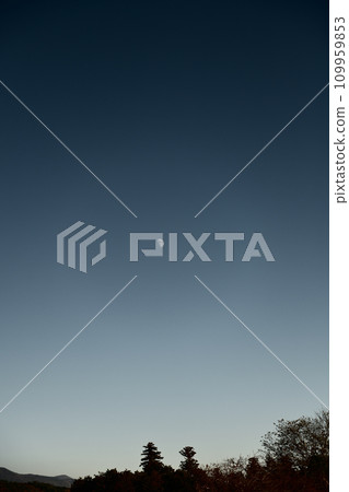 The 8.7-year-old moon rose in the still blue sky in the evening. The 8.7-year-old moon rose in the still blue sky in the evening. 109959853