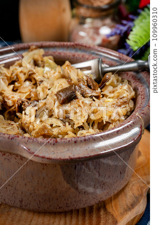 Lenten sauerkraut with mushrooms. 109960310