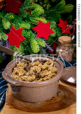 Lenten sauerkraut with mushrooms. 109960311
