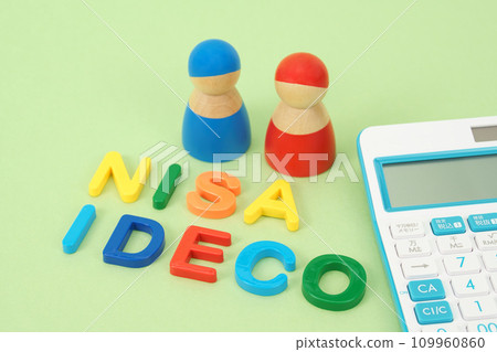 NISA 和 iDeCo 圖像:彩色字母、釘娃娃和計算器 NISA 和 iDeCo 圖像:彩色字母、釘娃娃和計算器 109960860