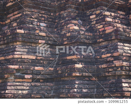 Thailand, Ayutthaya, Wat Phra Mahathat, sunny day in May 109961255