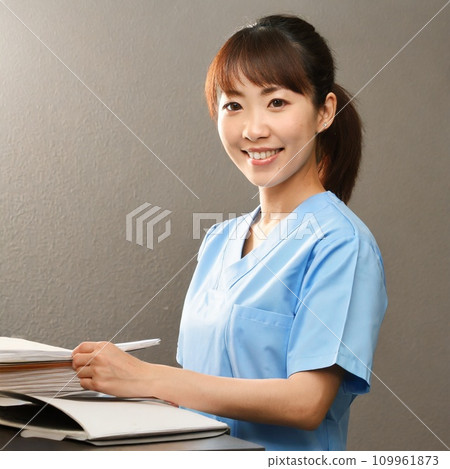 Female nurse to explain Female nurse to explain 109961873