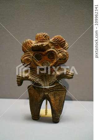 5770 Earthworm clay figure 109962341