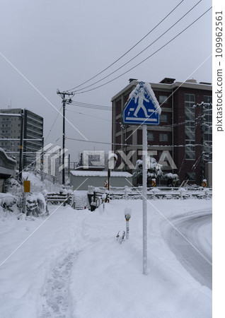 Beautiful, city snow scenes photographed in Niigata City on December 22, 2023. Beautiful, city snow scenes photographed in Niigata City on December 22, 2023. 109962561