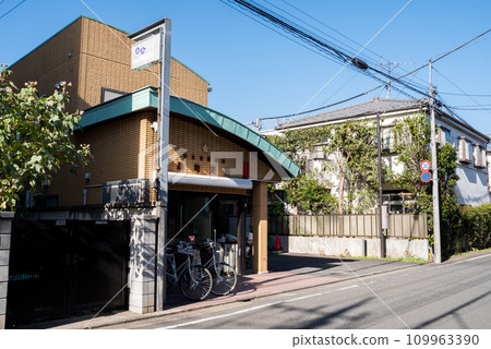[目黑區] 清晨住宅區的警察崗亭 109963390