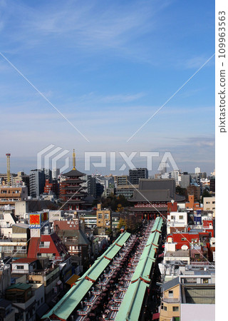 Sensoji Temple and Nakamise-dori Sensoji Temple and Nakamise-dori 109963563