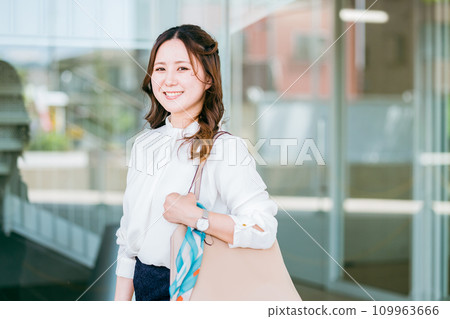 Business woman/cabin attendant commuting to/from work/office/business trip 109963666