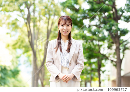 Business female portrait Business female portrait 109963717