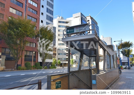 Near Higashi Nihonbashi Station on a sunny day, Tokyo 109963911