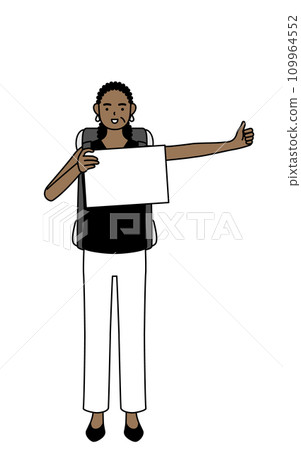 非洲老年婦女微笑著搭便車 109964552