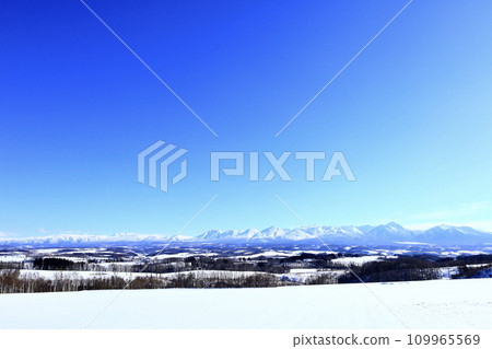 Blue sky and winter Hokkaido scenery Blue sky and winter Hokkaido scenery 109965569