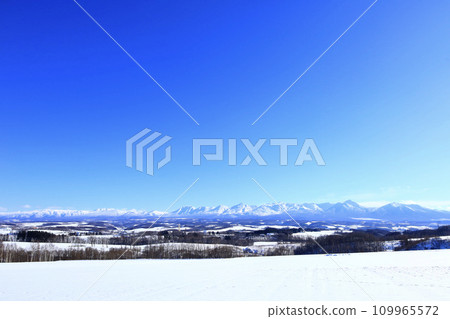 Blue sky and winter Hokkaido scenery 109965572